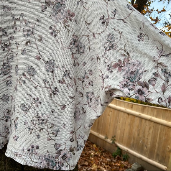 Anna Melani Floral Sweater - Picture 3 of 6